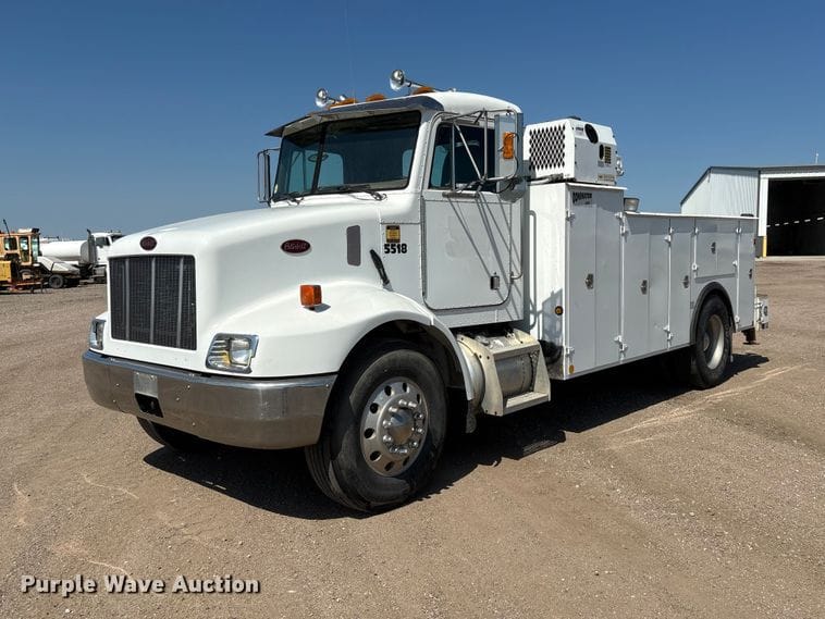 2000 Peterbilt 330 Equipment Image0