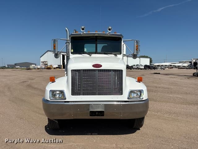 Image of Peterbilt 330 equipment image 1