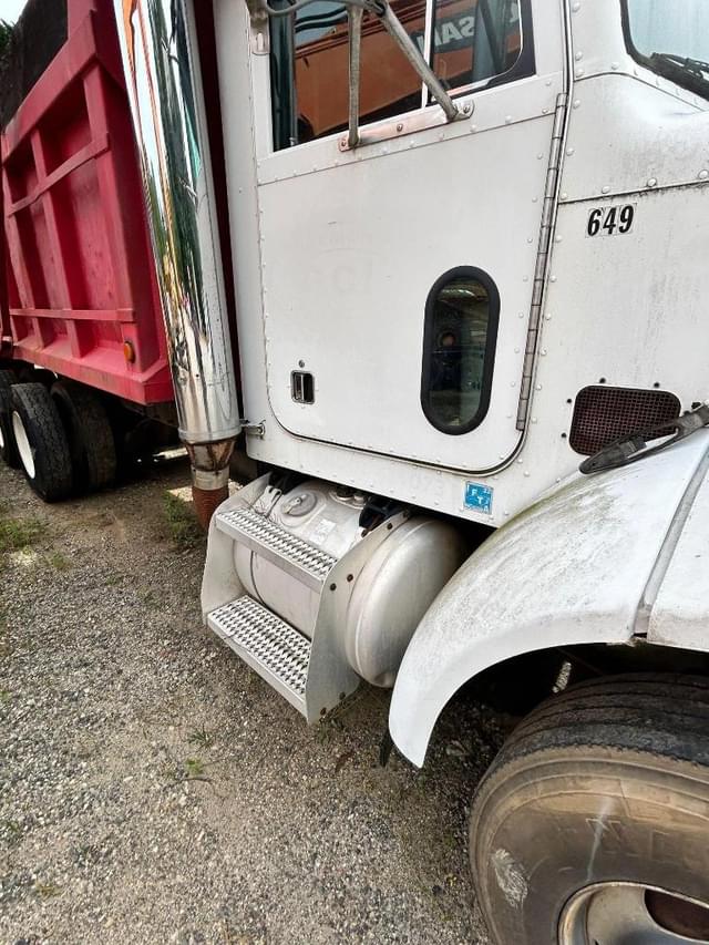 Image of Peterbilt 330 equipment image 3