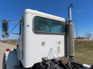 Main image Peterbilt 357 8