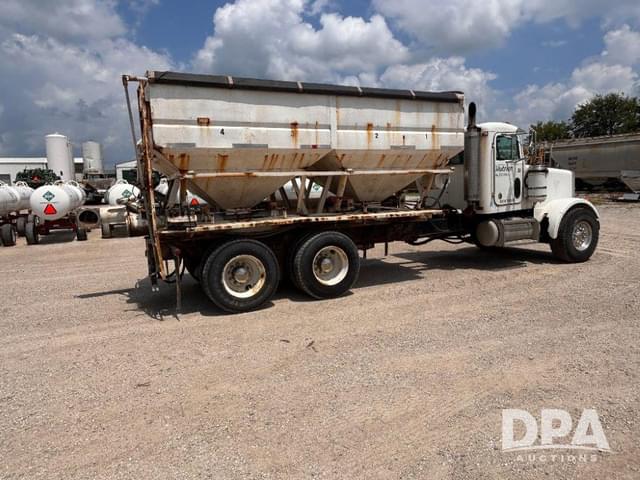 Image of Peterbilt 357 equipment image 4