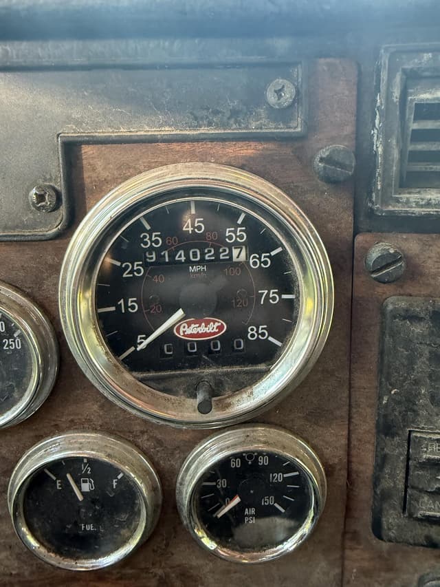 Image of Peterbilt 377 equipment image 3