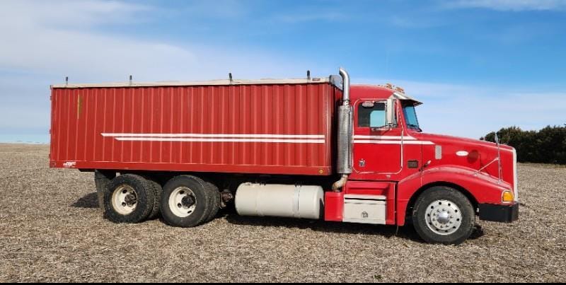 2000 Peterbilt 377 Equipment Image0