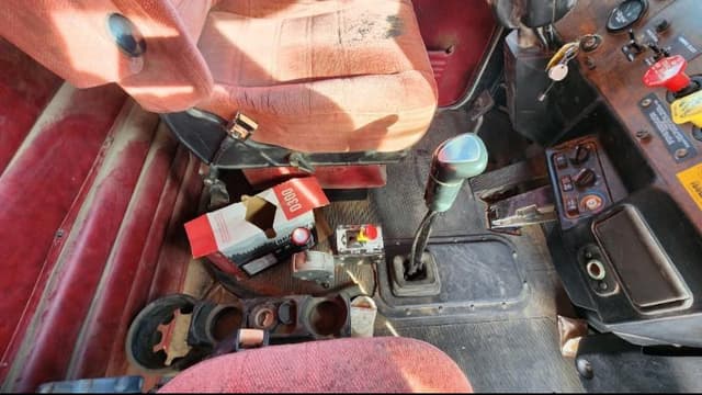 Image of Peterbilt 377 equipment image 4