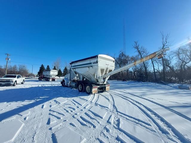 Image of Peterbilt 377 equipment image 4