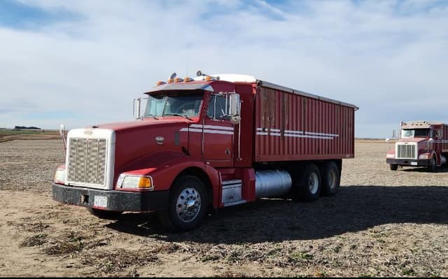 Image of Peterbilt 377 equipment image 1