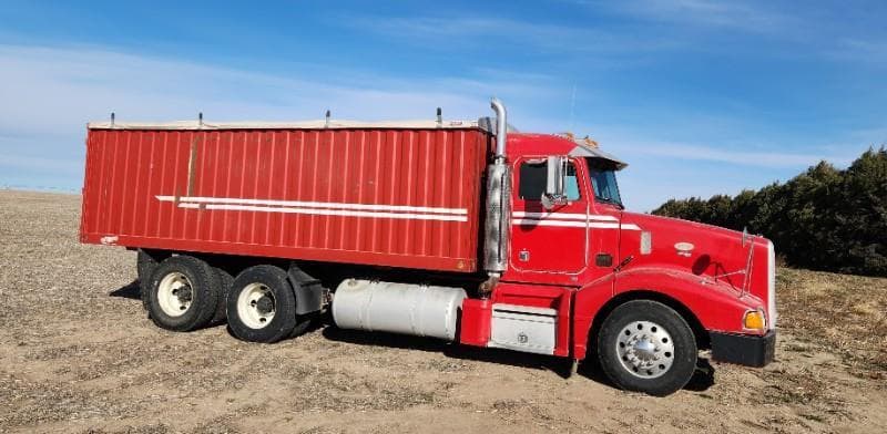 Image of Peterbilt 377 Primary image