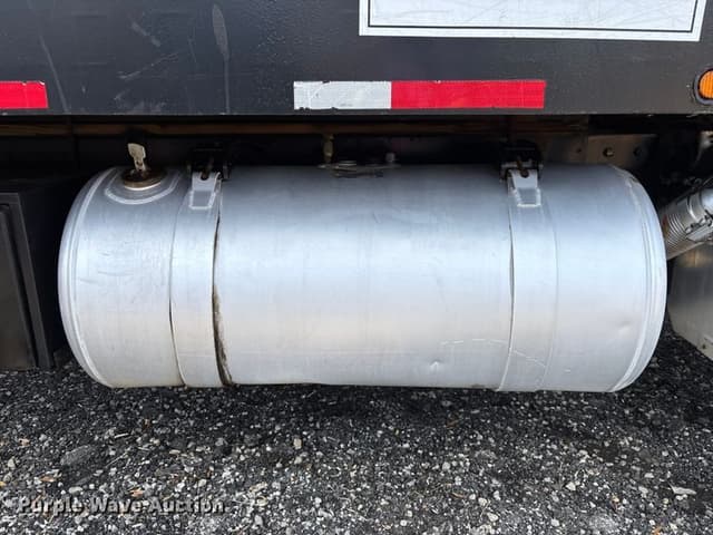 Image of Peterbilt 378 equipment image 2