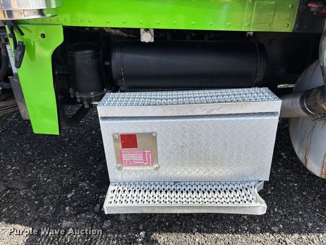 Image of Peterbilt 378 equipment image 4