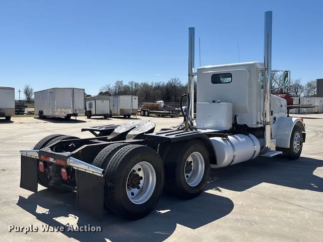 Image of Peterbilt 378 equipment image 4