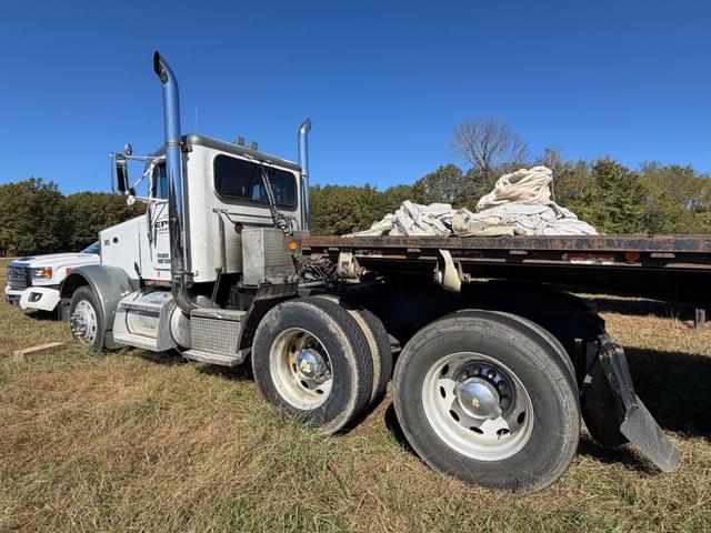 Image of Peterbilt 378 equipment image 4