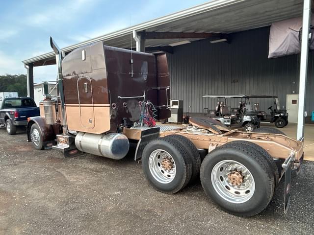Image of Peterbilt 379 equipment image 3