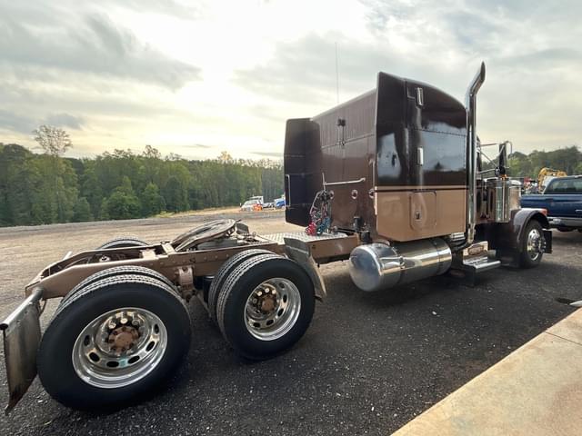 Image of Peterbilt 379 equipment image 2
