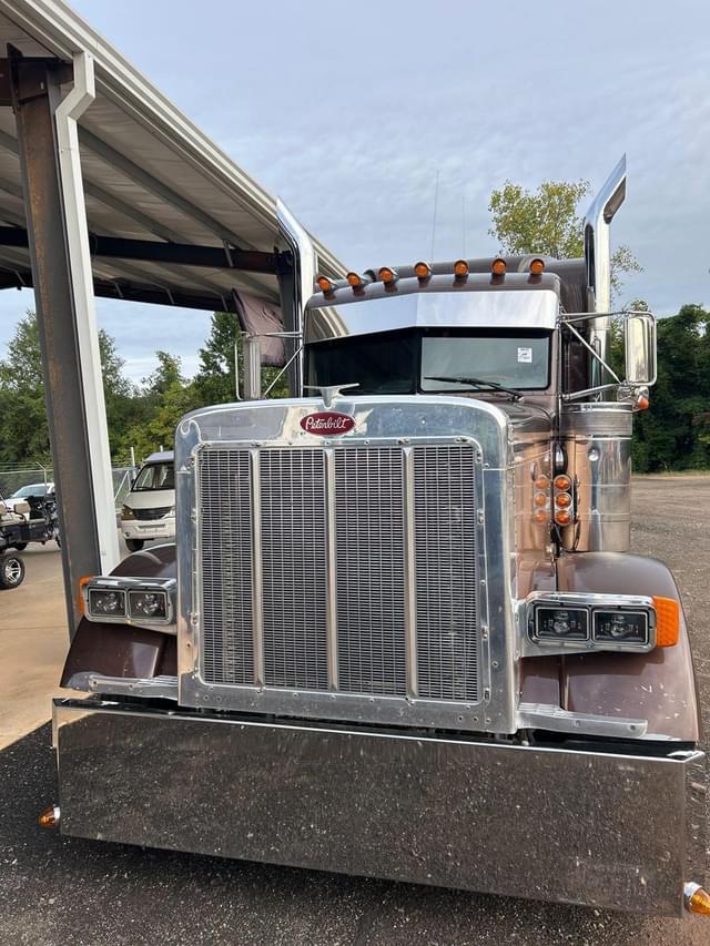Image of Peterbilt 379 equipment image 4