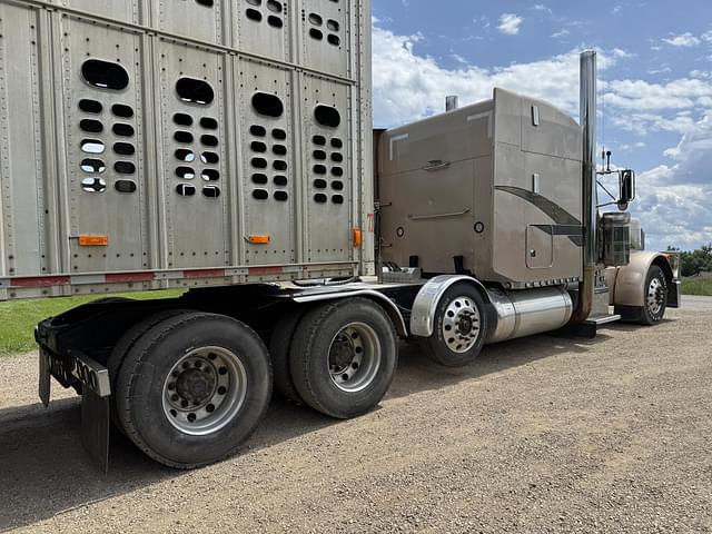 Image of Peterbilt 379 equipment image 3