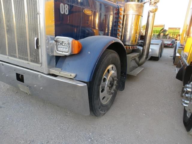 Image of Peterbilt 379 equipment image 2