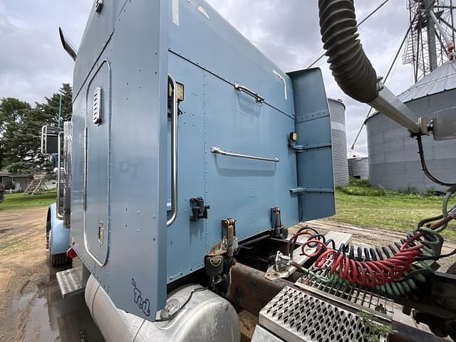 Image of Peterbilt 379 equipment image 4