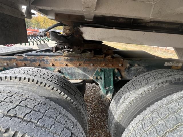 Image of Peterbilt 379 equipment image 4