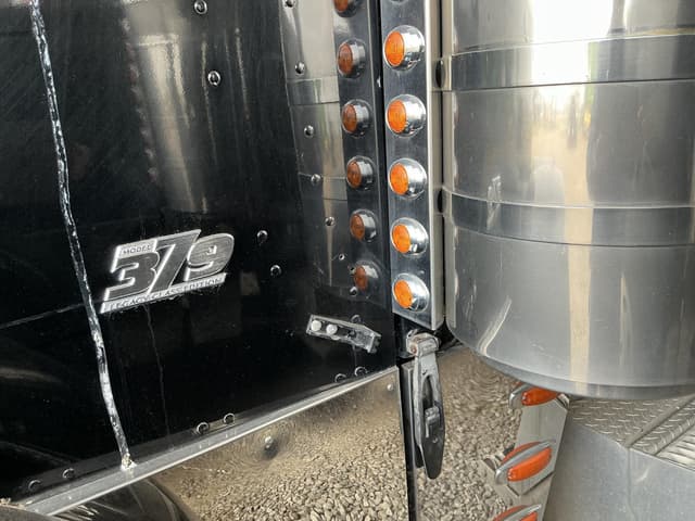 Image of Peterbilt 379 equipment image 2