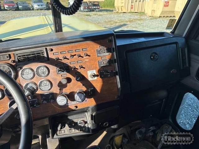 Image of Peterbilt 379 equipment image 3