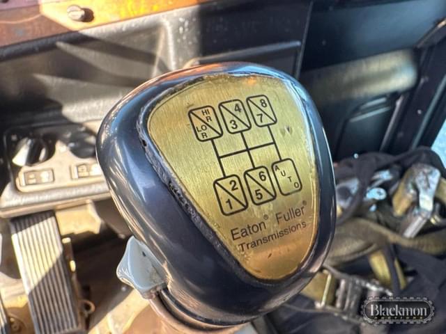 Image of Peterbilt 379 equipment image 2