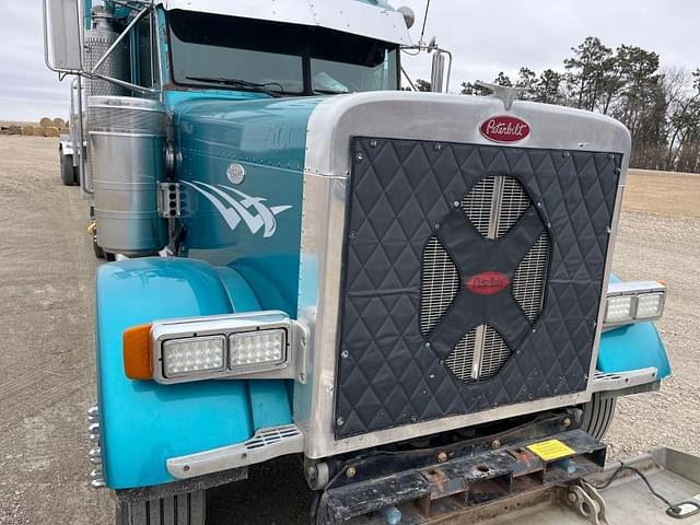 Image of Peterbilt 379 equipment image 4