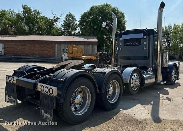 Image of Peterbilt 379 equipment image 4