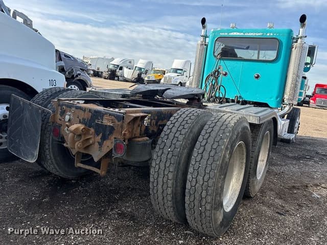 Image of Peterbilt 379 equipment image 4
