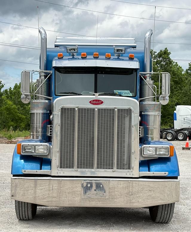 Image of Peterbilt 379 equipment image 1