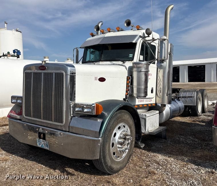 2000 Peterbilt 379 Equipment Image0