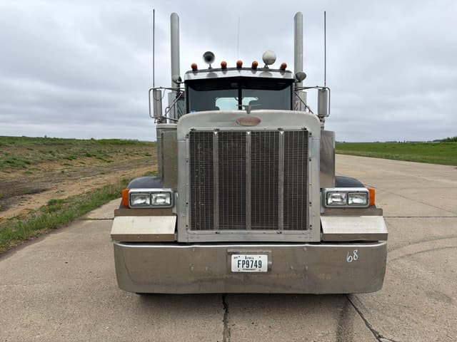 Image of Peterbilt 379 equipment image 1