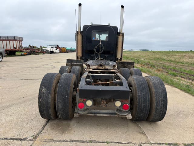 Image of Peterbilt 379 equipment image 4