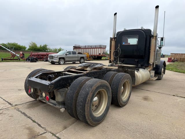 Image of Peterbilt 379 equipment image 3