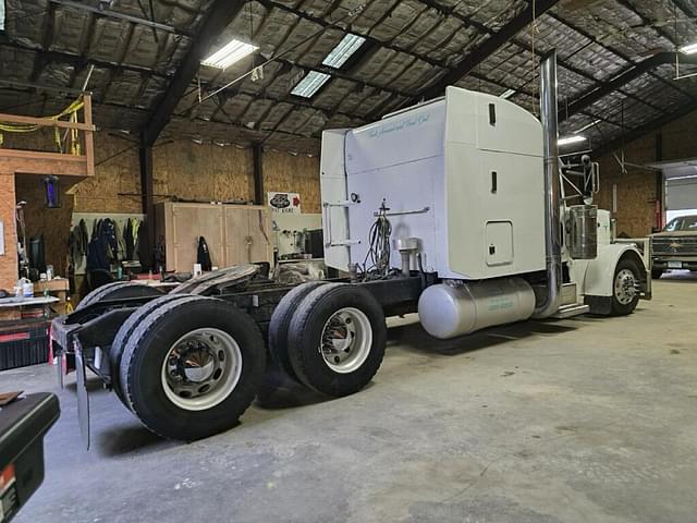 Image of Peterbilt 379 equipment image 2