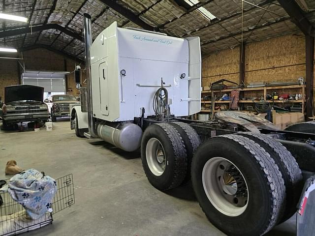 Image of Peterbilt 379 equipment image 1