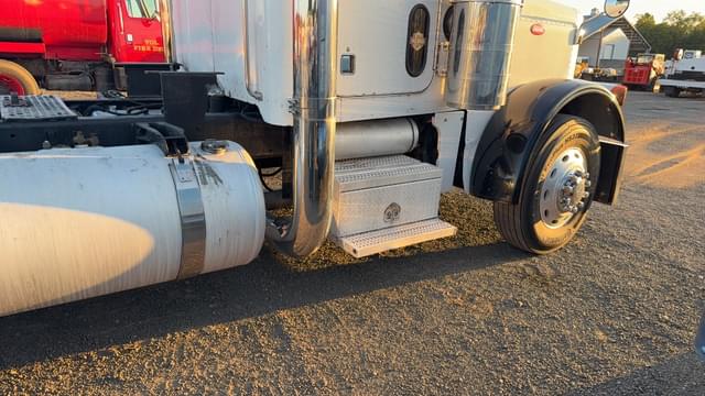 Image of Peterbilt 379 equipment image 4
