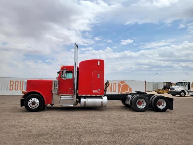 Image of Peterbilt 379 equipment image 1