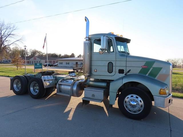 Image of Peterbilt 385 equipment image 4