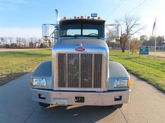 Image of Peterbilt 385 equipment image 2