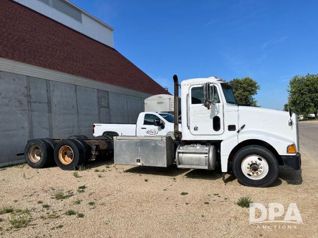 Image of Peterbilt 385 equipment image 4