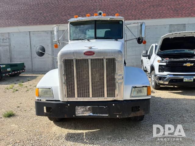 Image of Peterbilt 385 equipment image 1