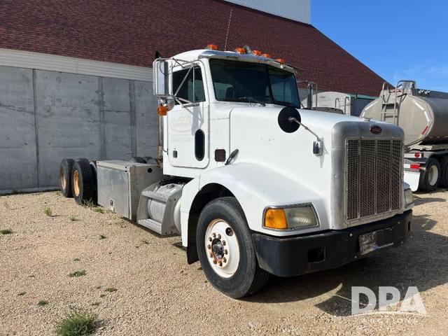 Image of Peterbilt 385 equipment image 2