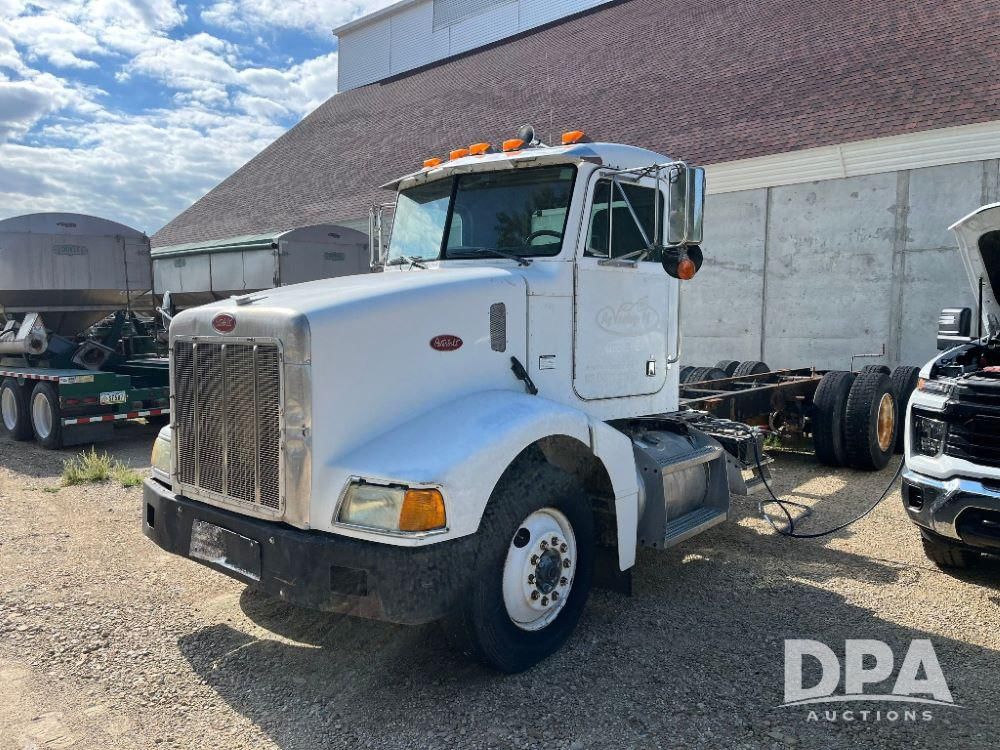 2000 Peterbilt 385 Equipment Image0
