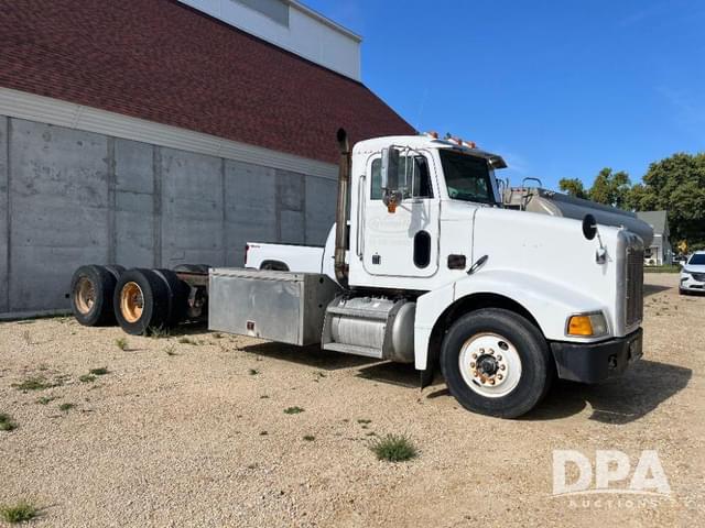 Image of Peterbilt 385 equipment image 3
