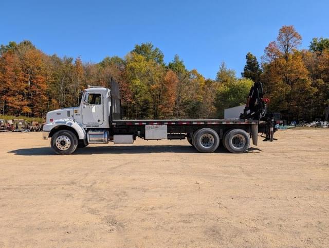 Image of Peterbilt 330 equipment image 4