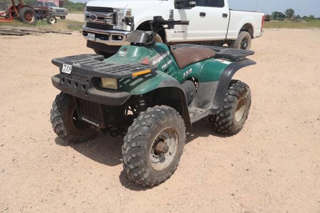 2000 Polaris Magnum 325 Equipment Image0