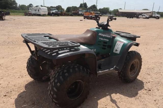 Image of Polaris Magnum 325 equipment image 2