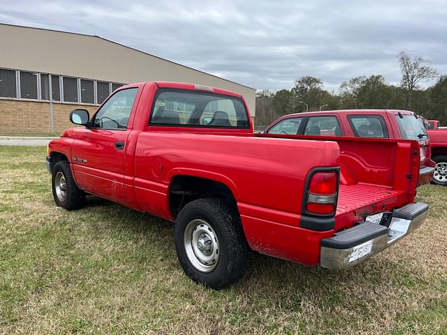 Image of Dodge Ram 1500 equipment image 3