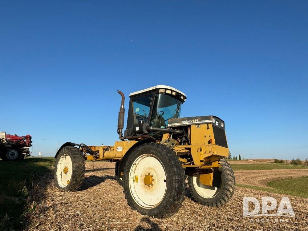 Main image Ag-Chem RoGator 854