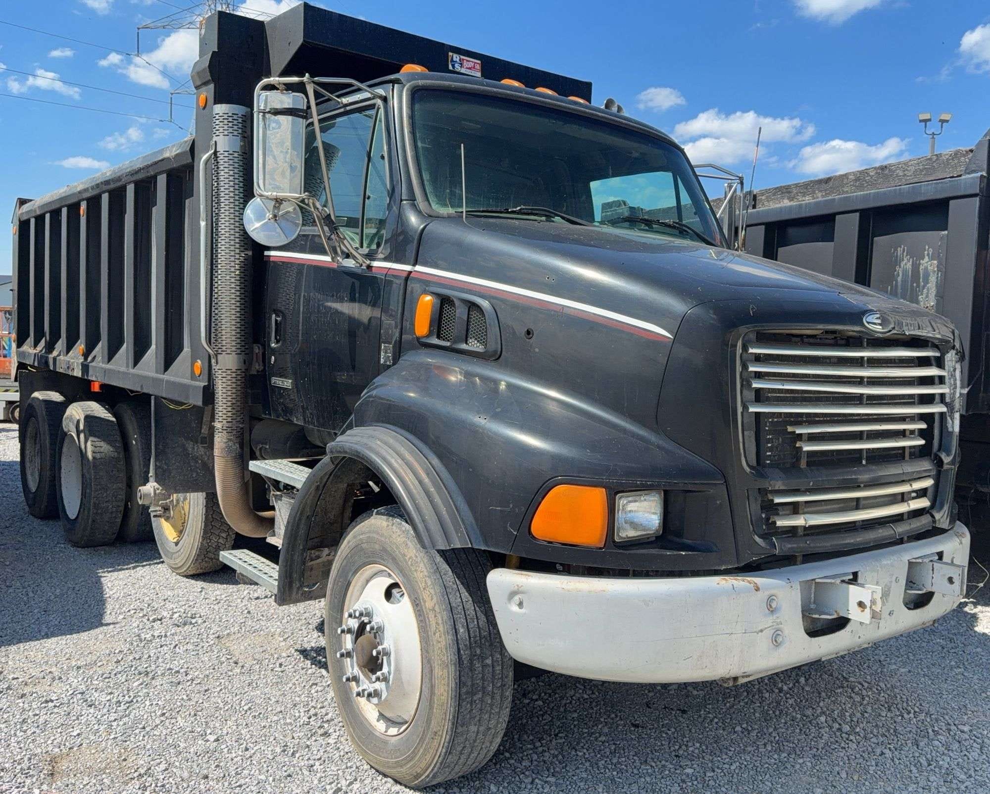 2000 Sterling L9513 Equipment Image0